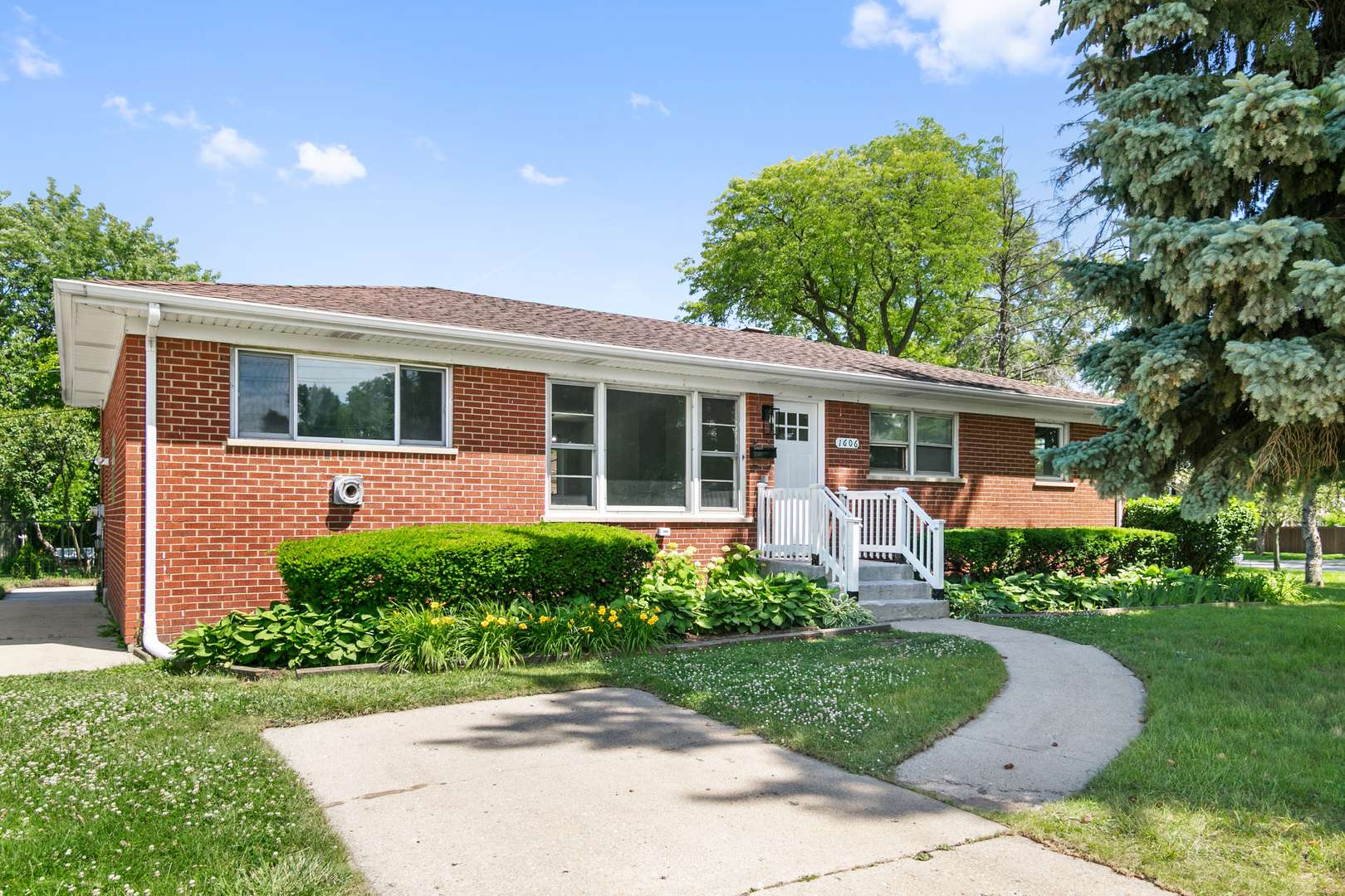 Mount Prospect, IL 60056,1606 W Willow LN