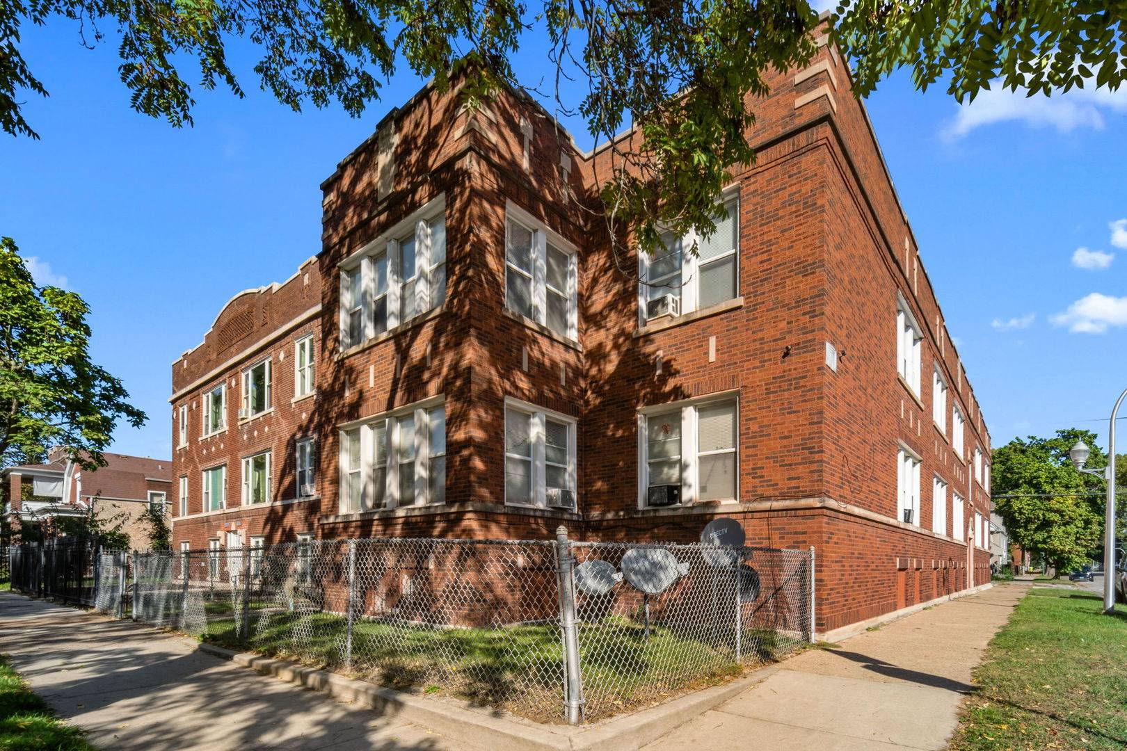 Chicago, IL 60619,7357 S Saint Lawrence AVE #1B