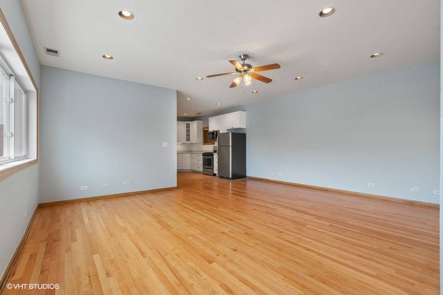 Chicago, IL 60657,3043 N Ashland AVE