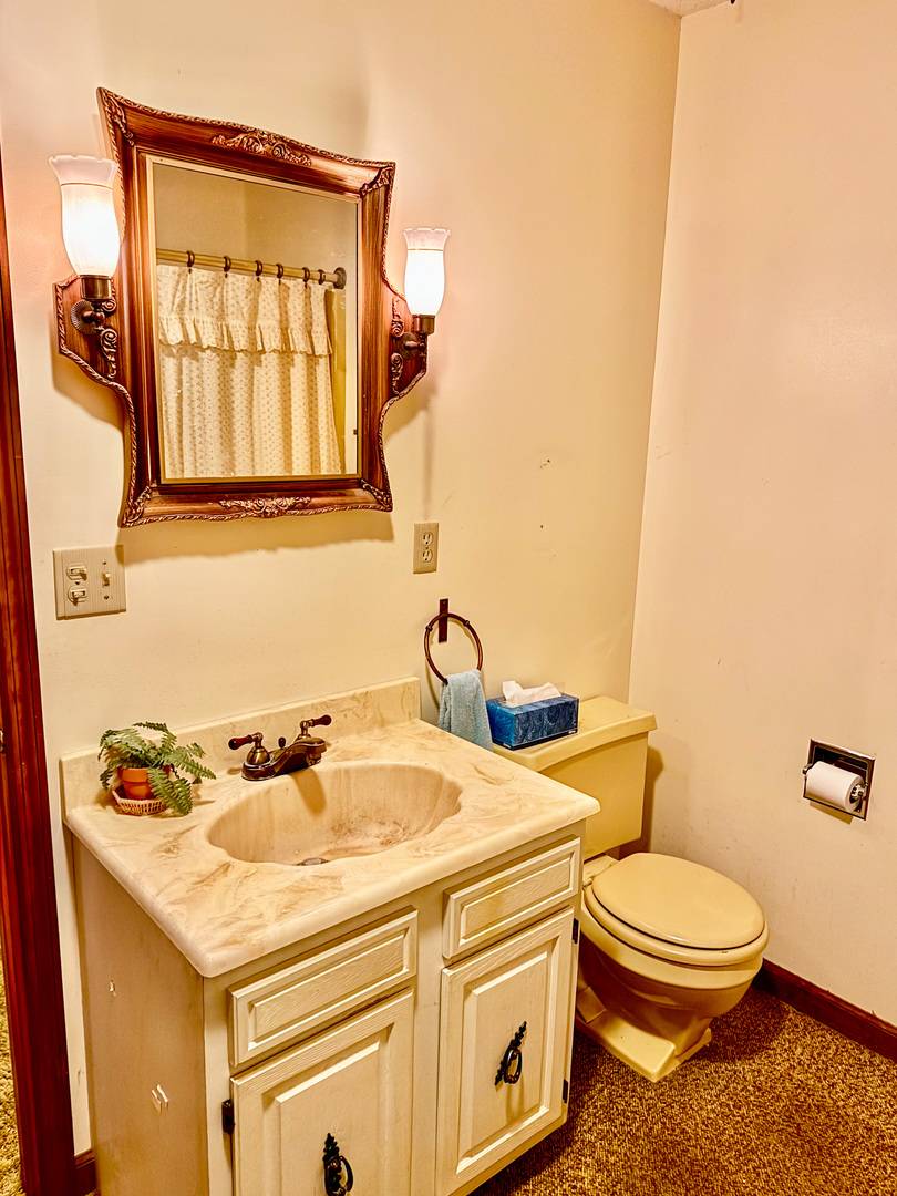 Villa Grove, IL 61956,203 N Pine ST