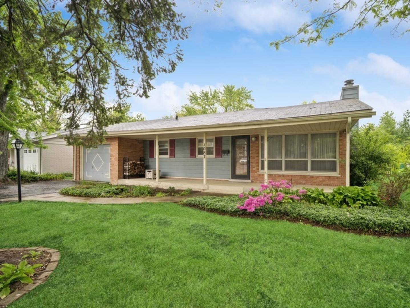 Northbrook, IL 60062,1087 Cedar LN