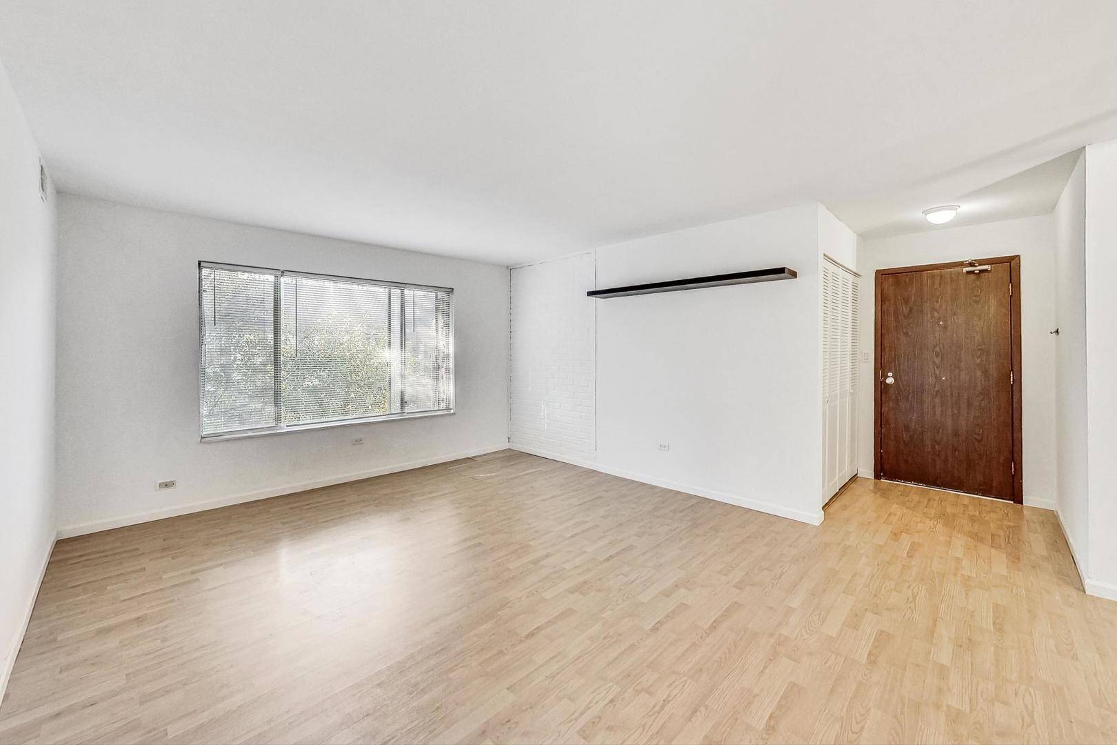 Willowbrook, IL 60527,6181 Knoll Wood RD #203