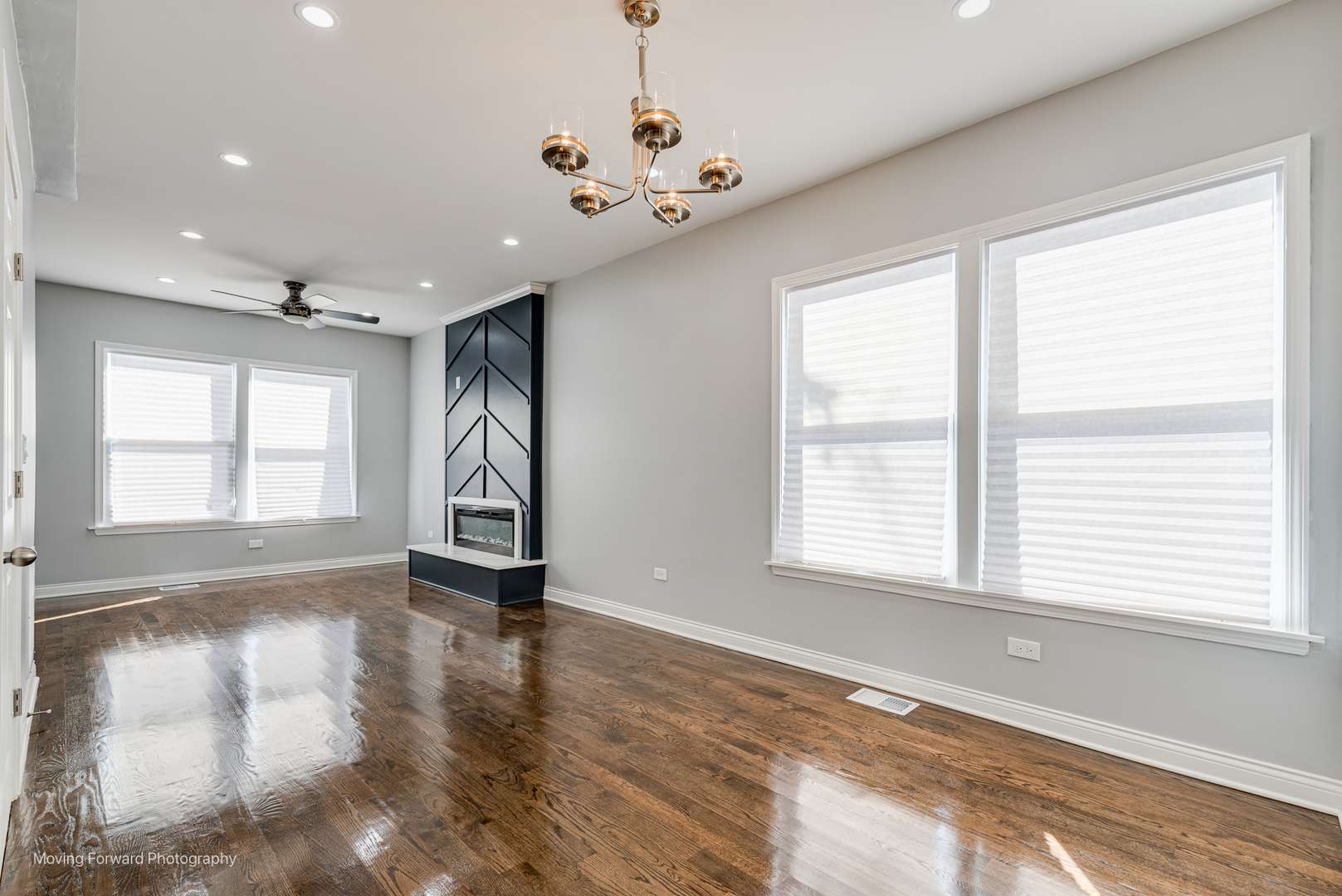 Chicago, IL 60617,9242 S Jeffery AVE