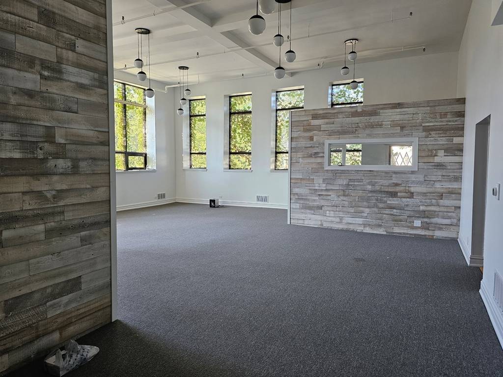 Chicago, IL 60614,2411 N Clybourn AVE #2R