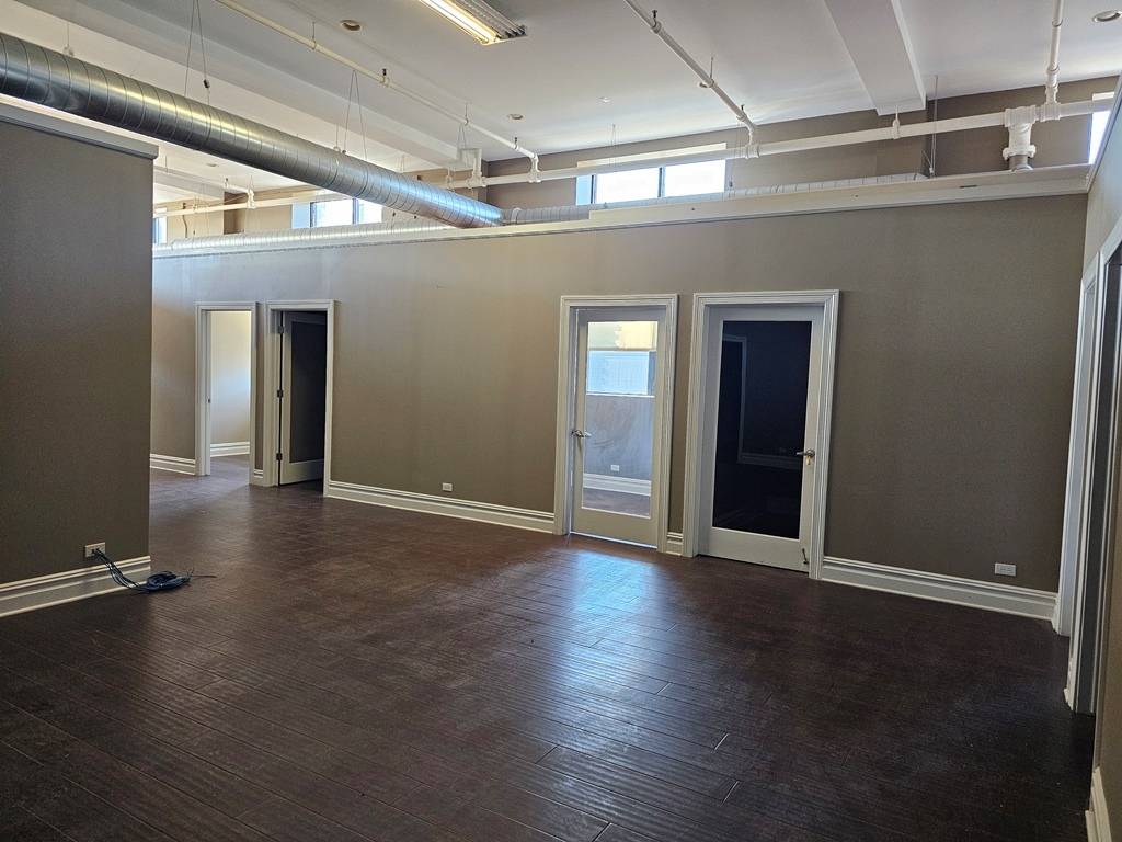 Chicago, IL 60614,2411 N Clybourn AVE #2F