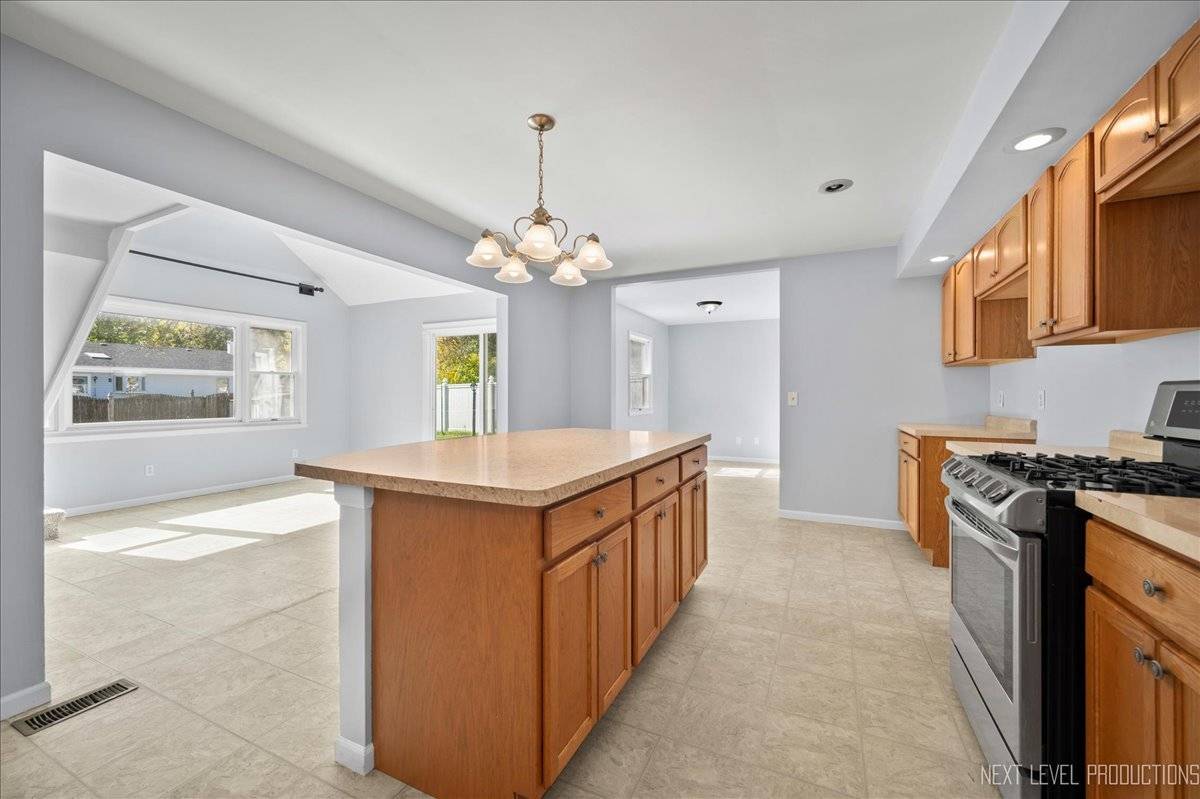 Montgomery, IL 60538,22 Somerset RD