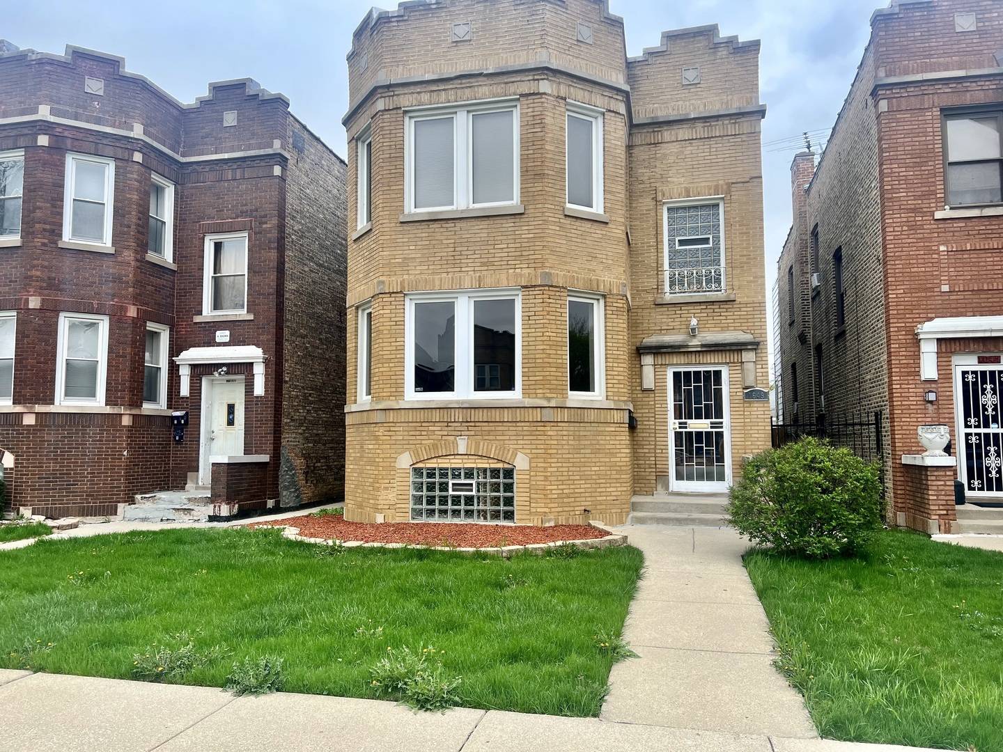 Chicago, IL 60639,1649 N Melvina AVE #1