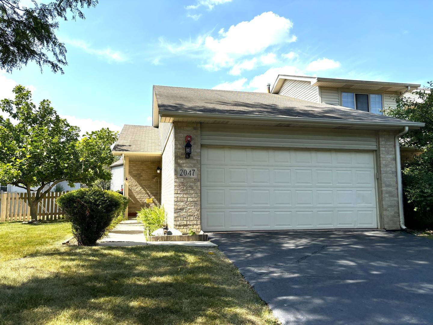 Naperville, IL 60563,2047 Yellow Daisy CT S