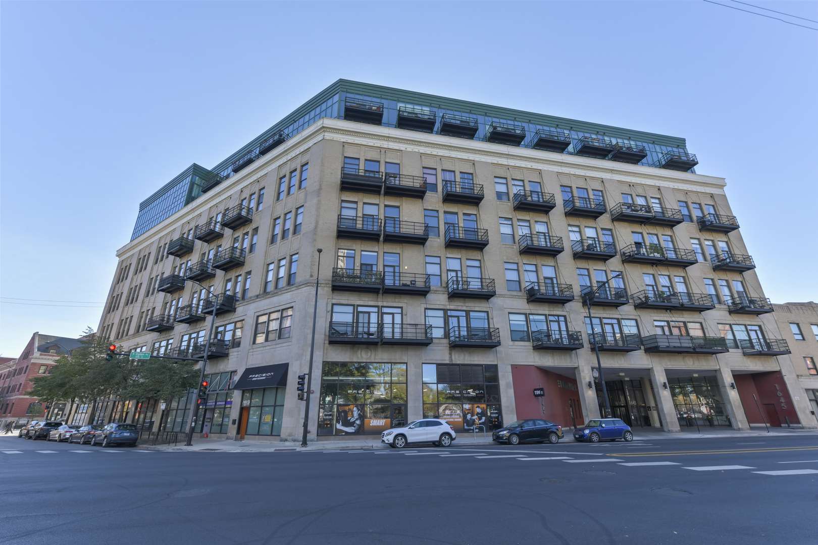 Chicago, IL 60612,1645 W Ogden AVE #526