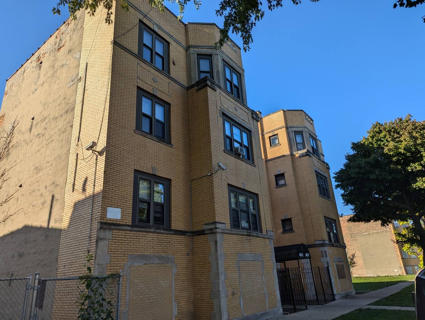 Chicago, IL 60624,4031 W Gladys AVE #3