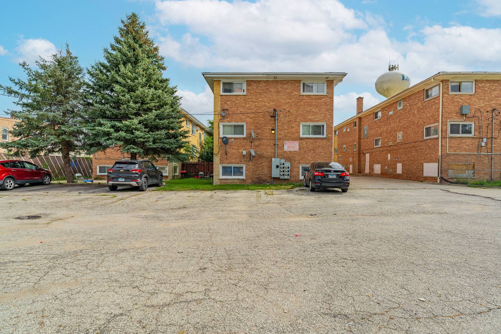 Lyons, IL 60534,4030 Joliet AVE #2