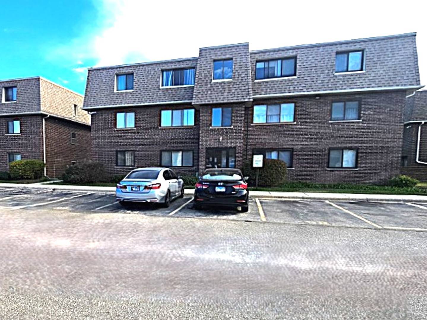 Palatine, IL 60074,1424 CAROL CT #2A