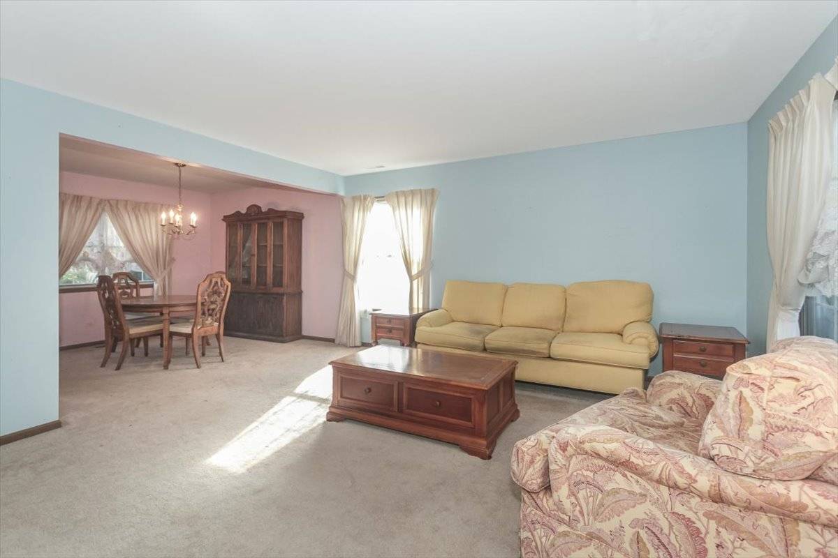 West Dundee, IL 60118,703 Malcolm LN