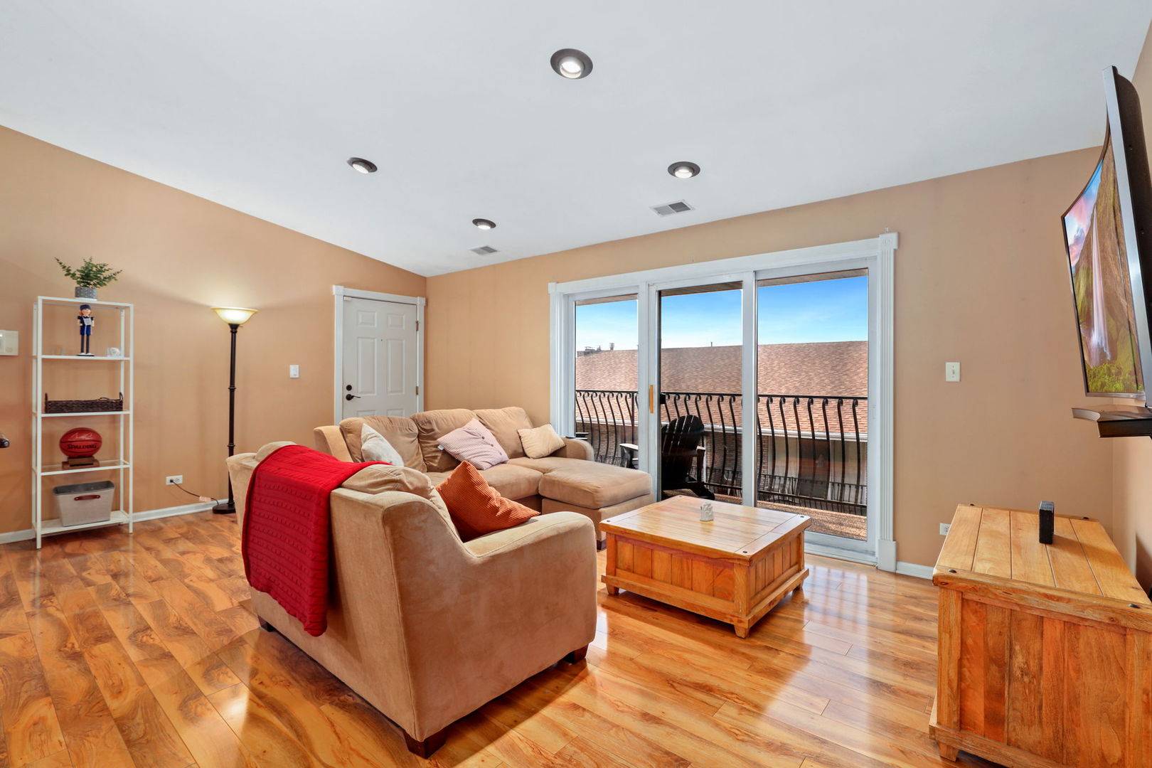 Chicago, IL 60638,6248 S Gullikson RD #4F
