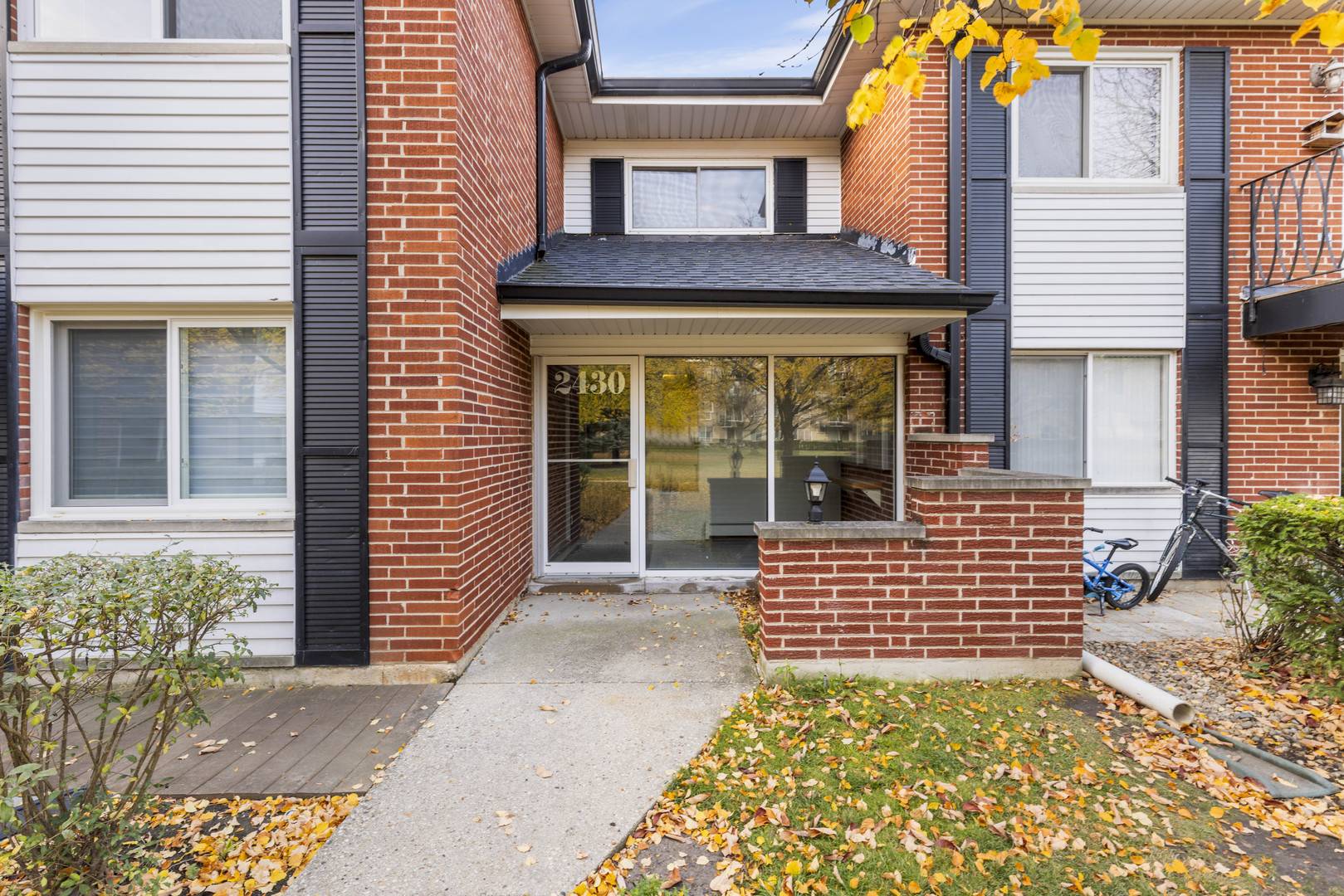 Arlington Heights, IL 60004,2430 E Brandenberry CT #2J
