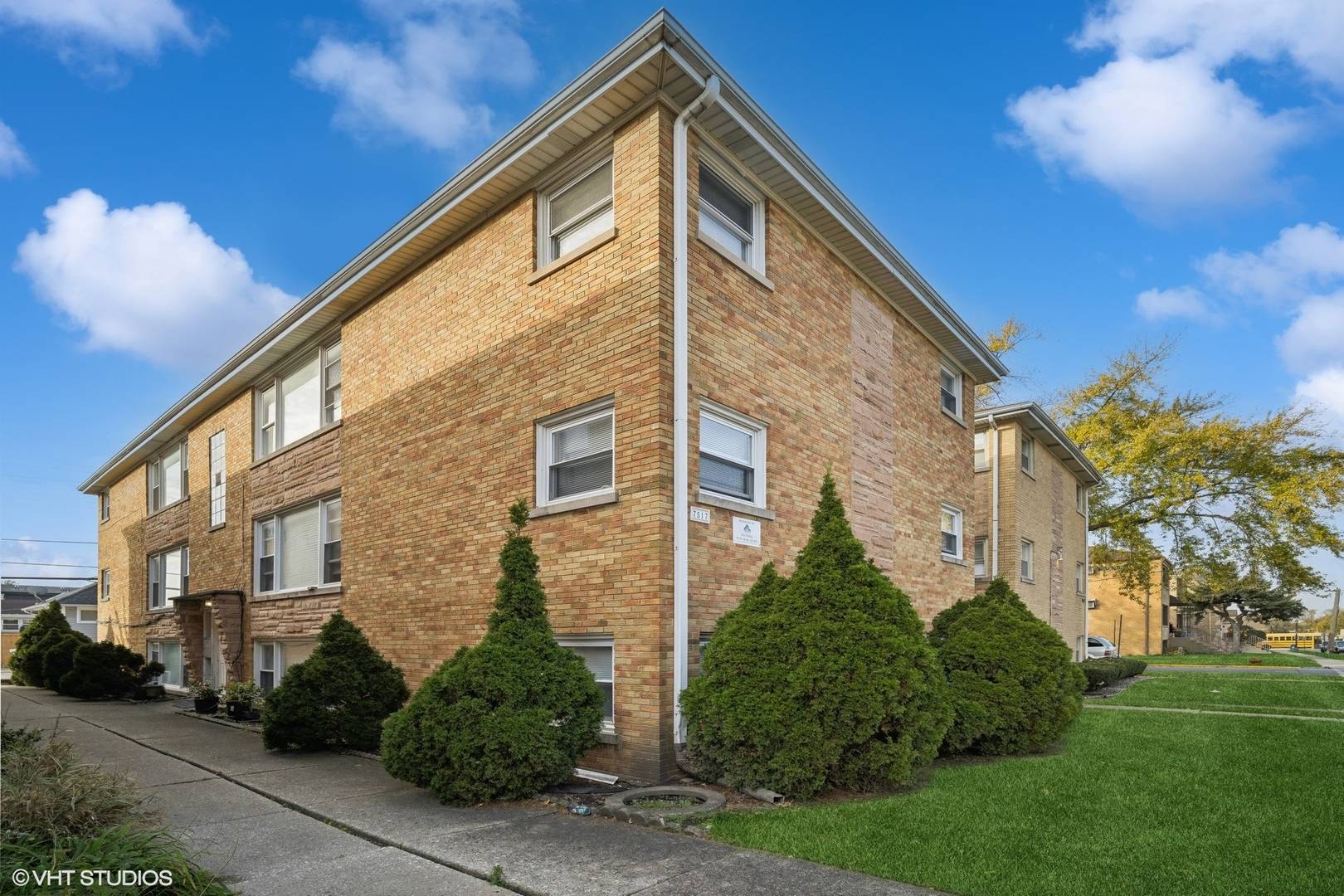 Elmwood Park, IL 60707,7517 W Fullerton AVE #2S