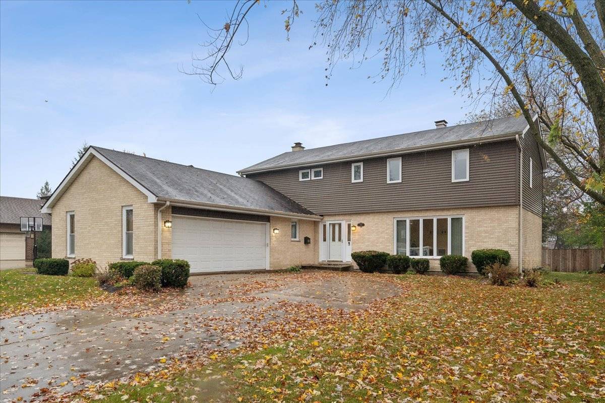 Deerfield, IL 60015,735 Castlewood LN