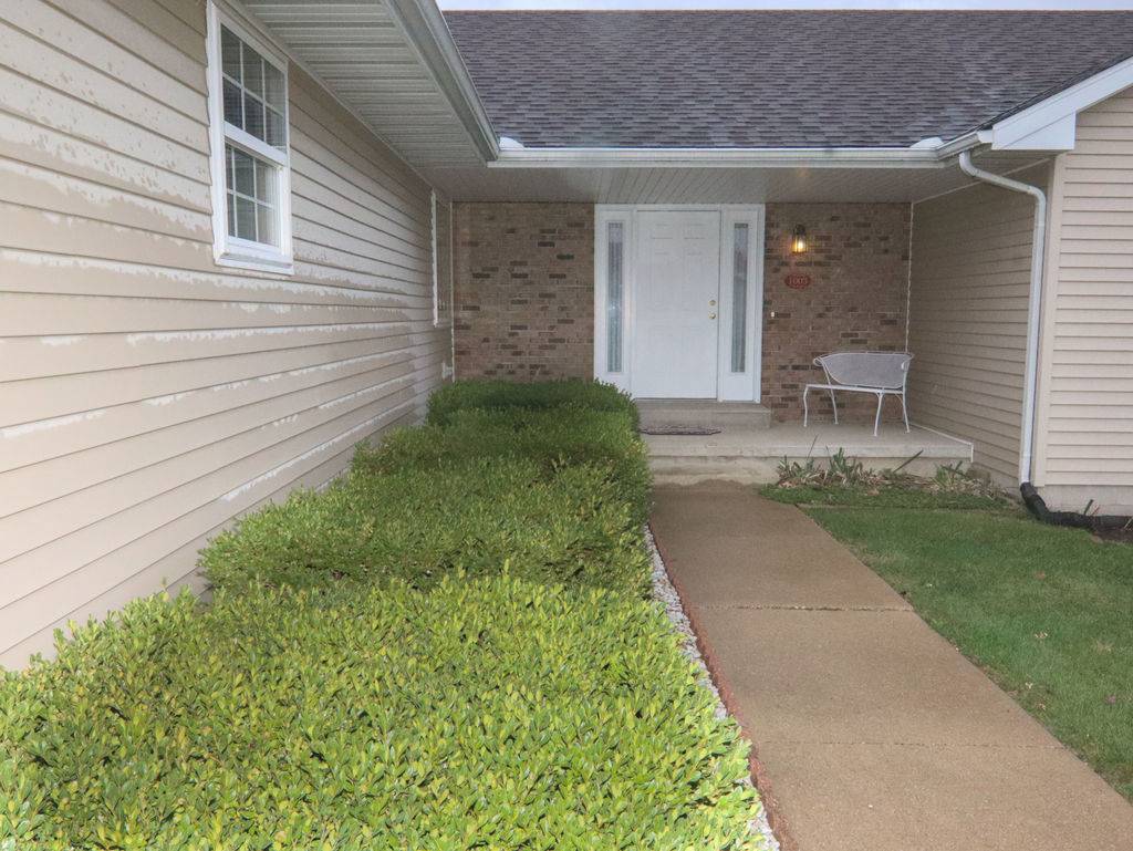 Villa Grove, IL 61956,1003 N Possum TRL