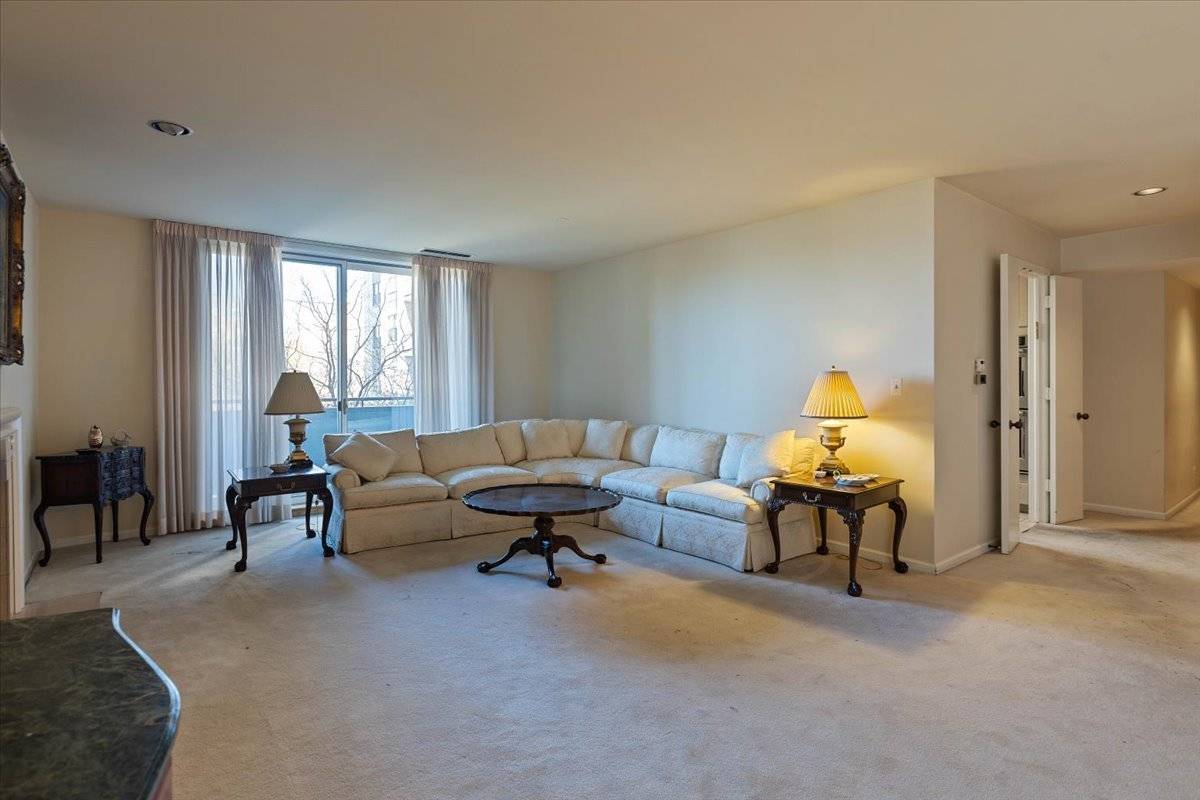 Lincolnwood, IL 60712,4545 W Touhy AVE #312E