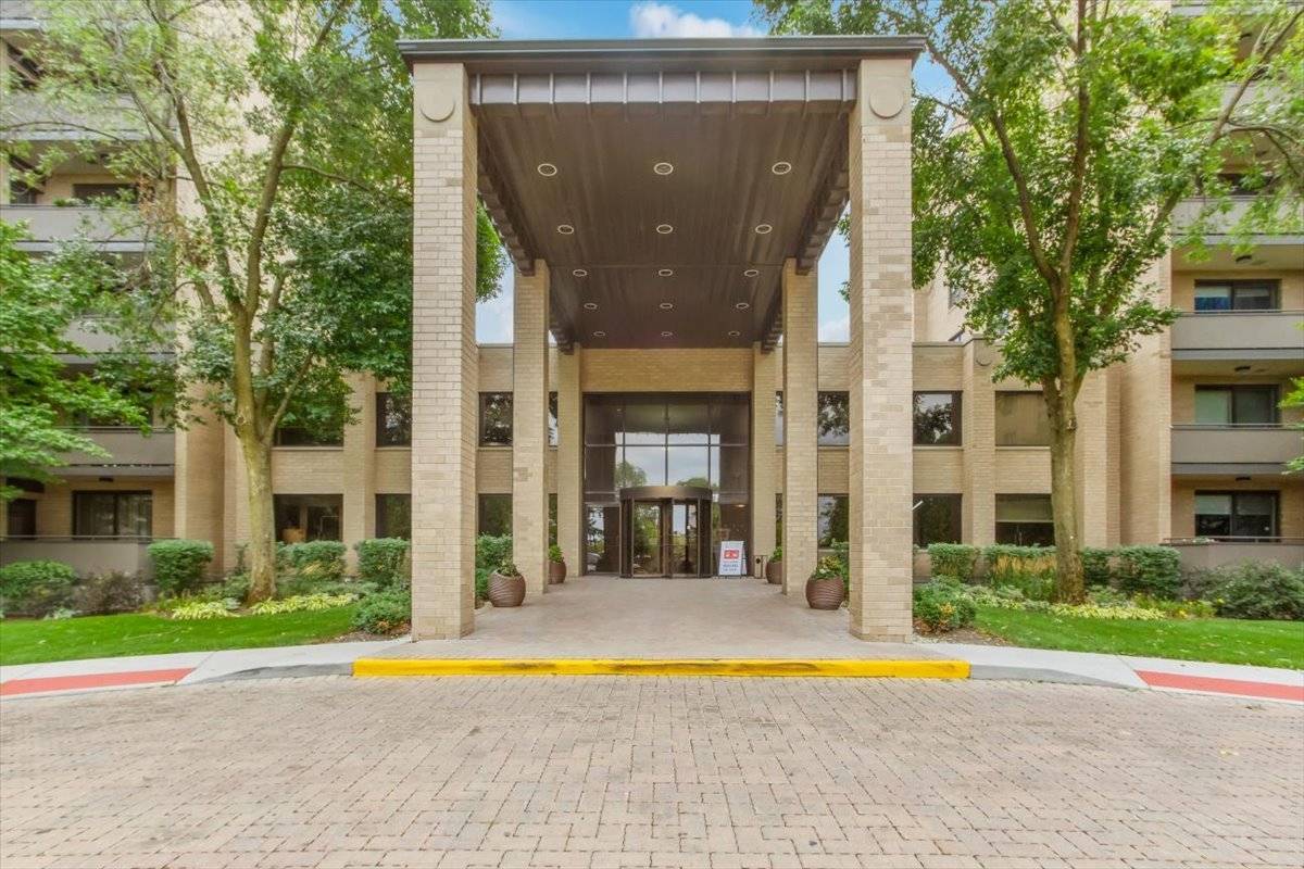 Lincolnwood, IL 60712,4545 W Touhy AVE #312E