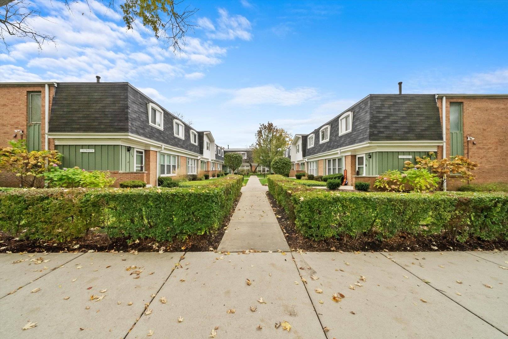 Chicago, IL 60645,2331 W Greenleaf AVE