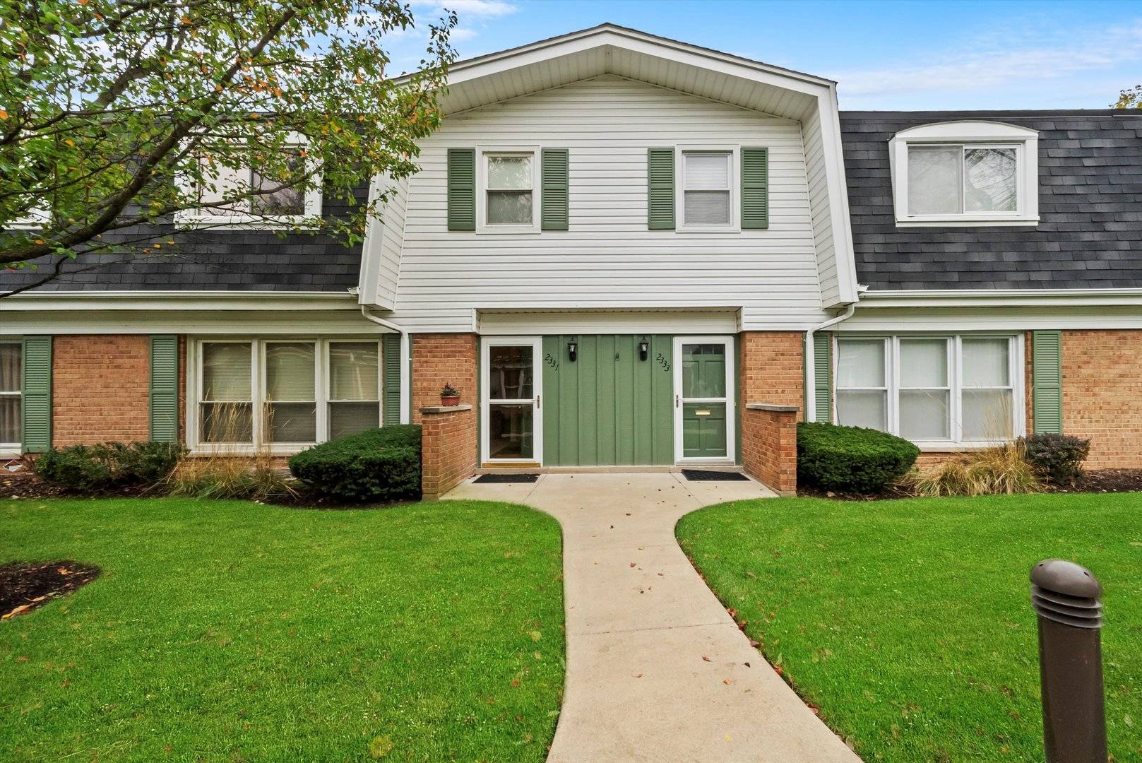 Chicago, IL 60645,2331 W Greenleaf AVE