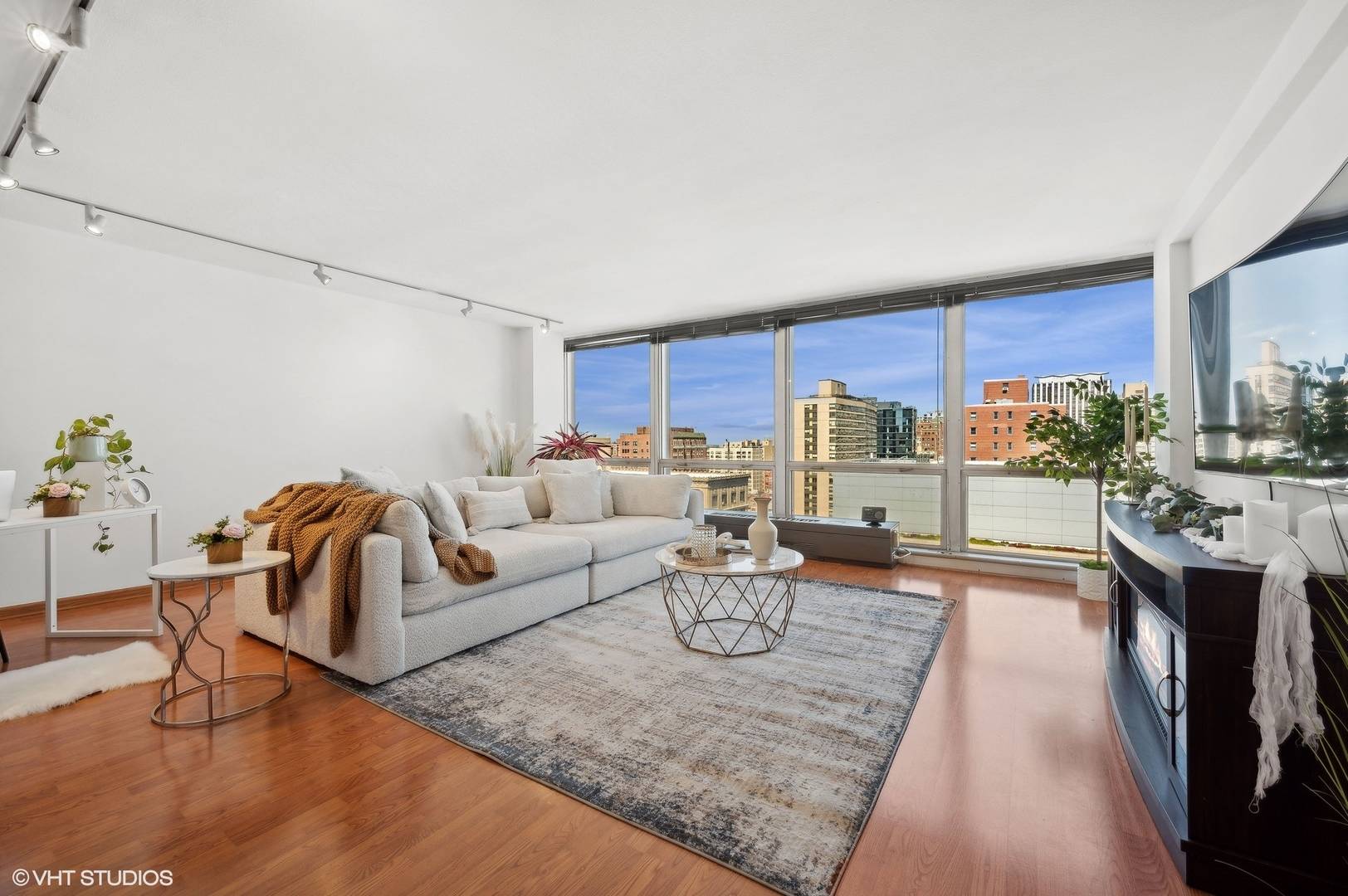 Chicago, IL 60657,340 W Diversey Pkwy #1718