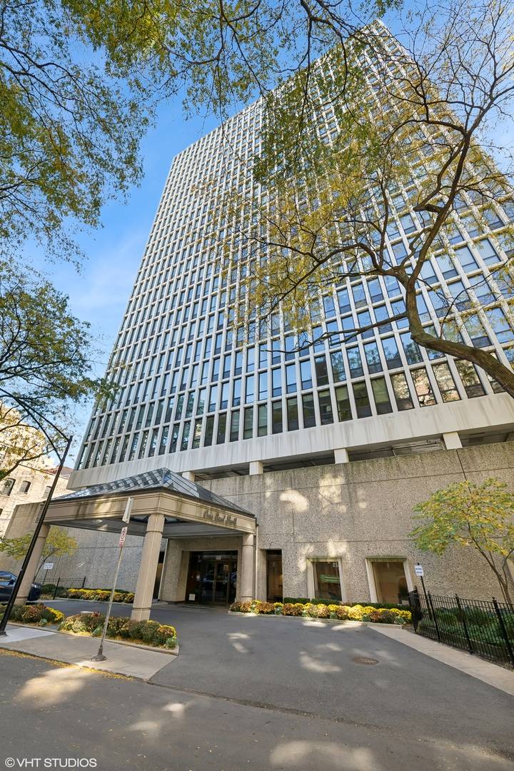 Chicago, IL 60610,1 E Scott ST #907