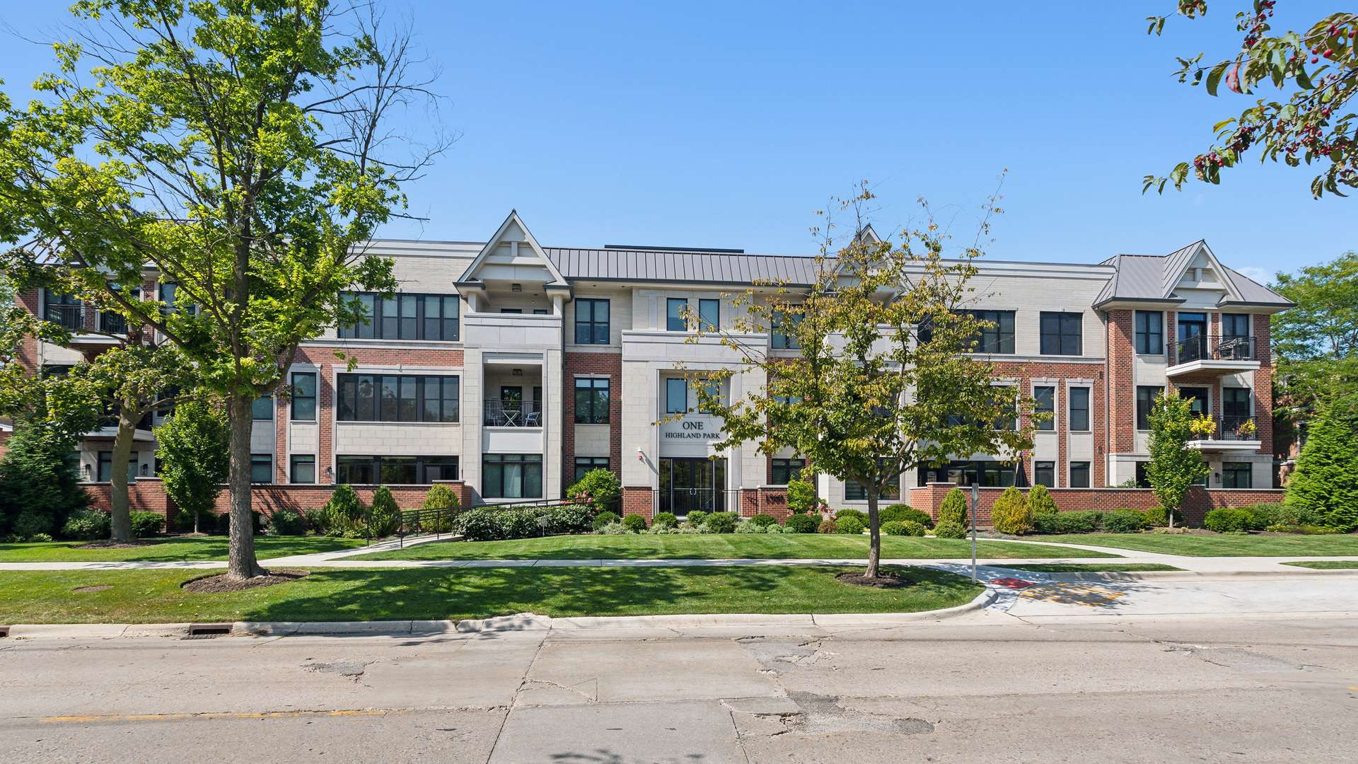 Highland Park, IL 60035,1560 Oakwood AVE #205