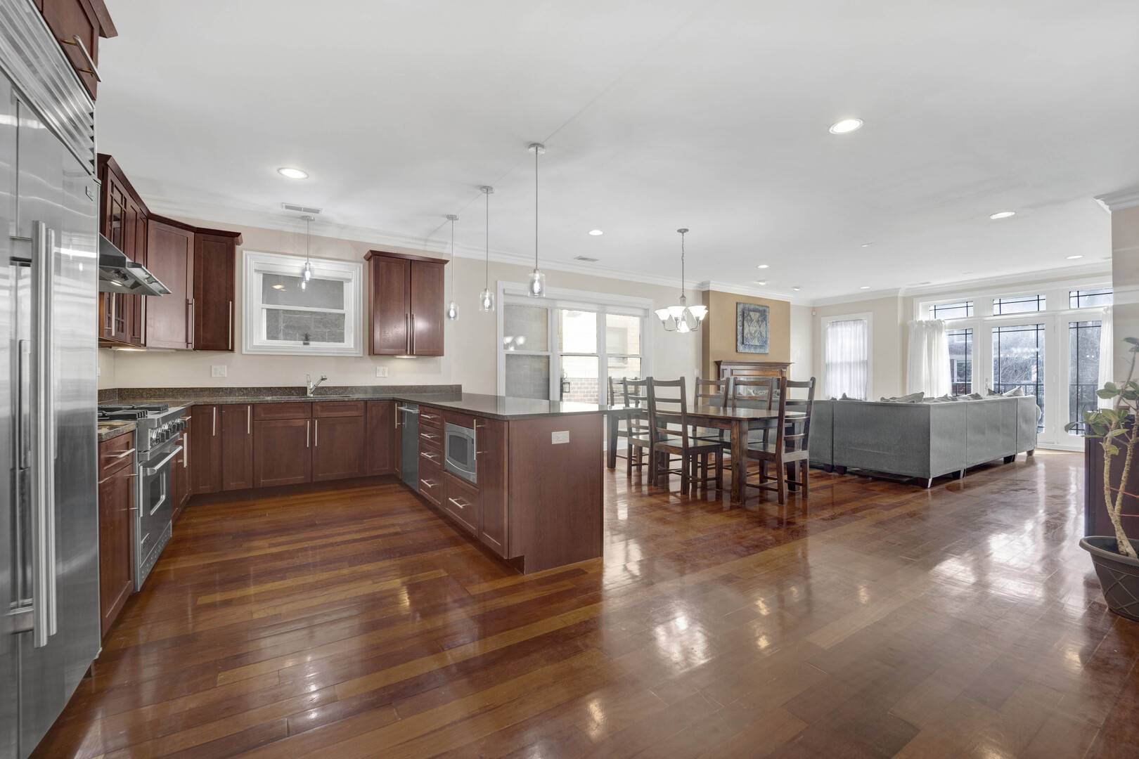 Chicago, IL 60618,2150 W Addison ST #1