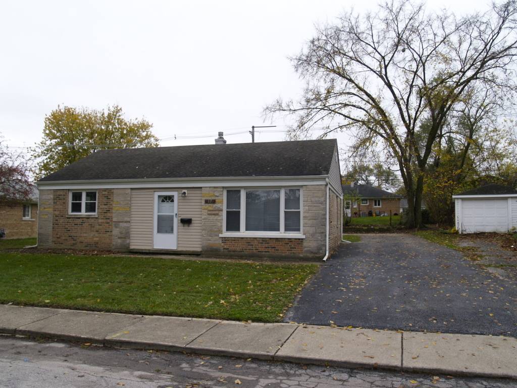 Park Forest, IL 60466,17 Oak LN