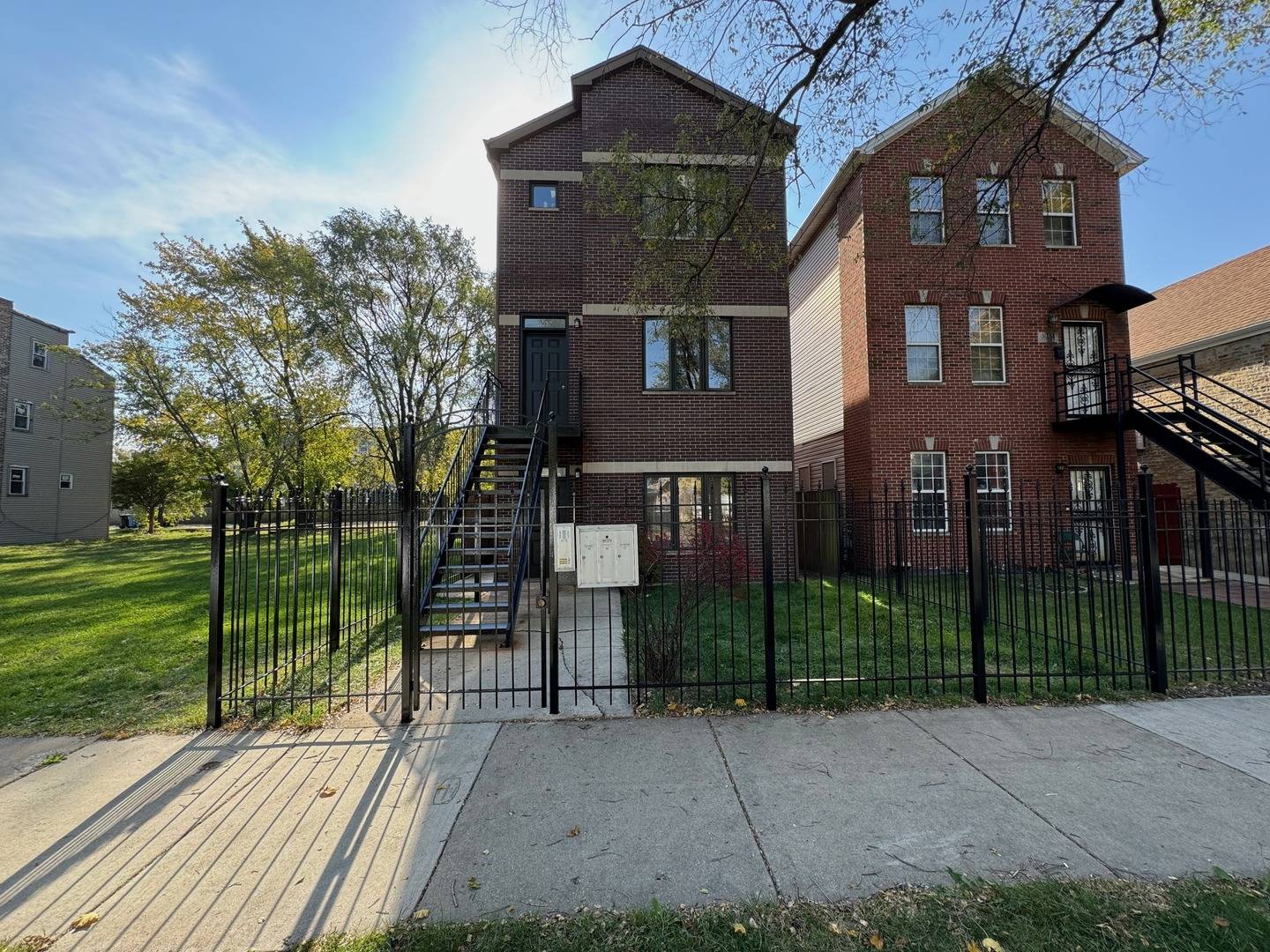 Chicago, IL 60612,3037 W Polk AVE #2