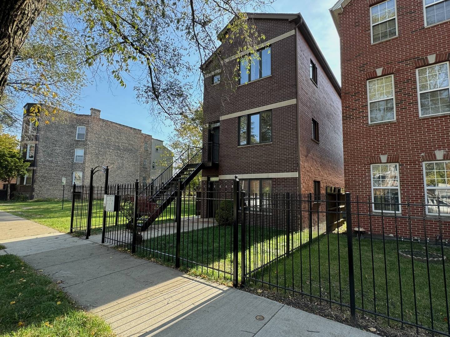 Chicago, IL 60612,3037 W Polk AVE #2