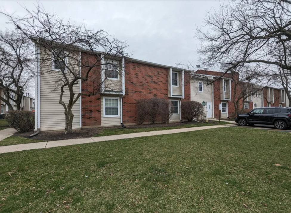 Palatine, IL 60074,1376 E Wyndham CIR #204