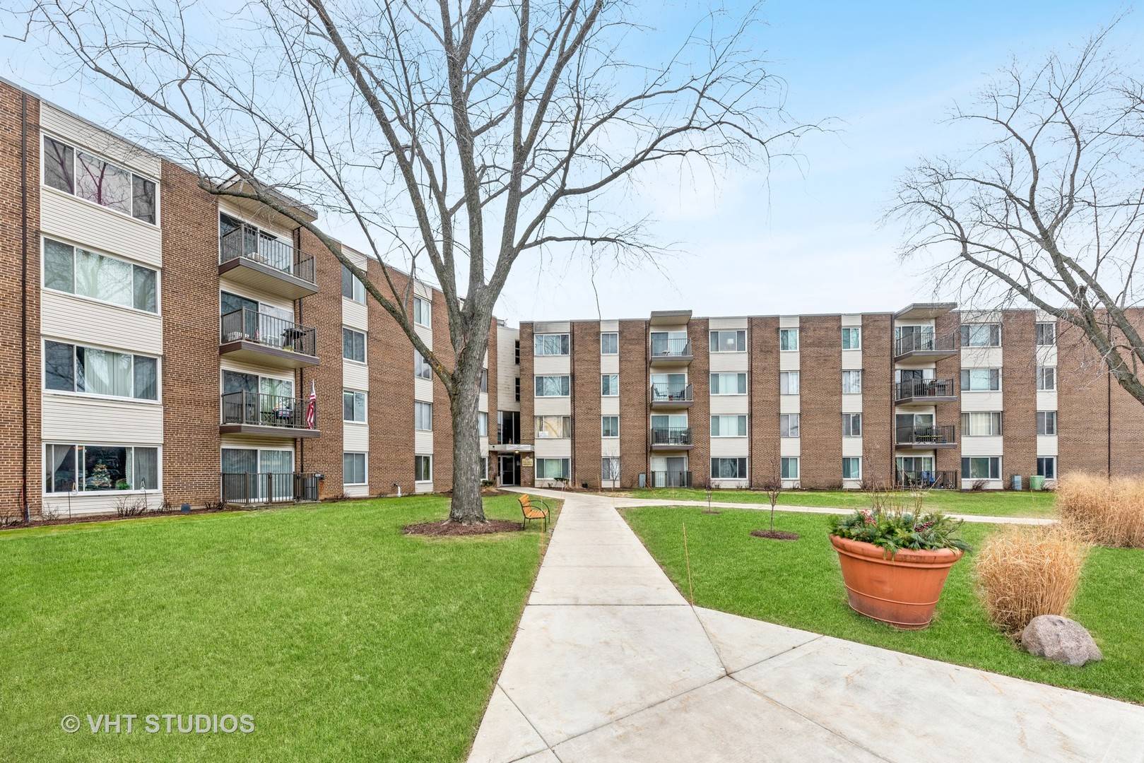 Palatine, IL 60067,140 W Wood ST #418