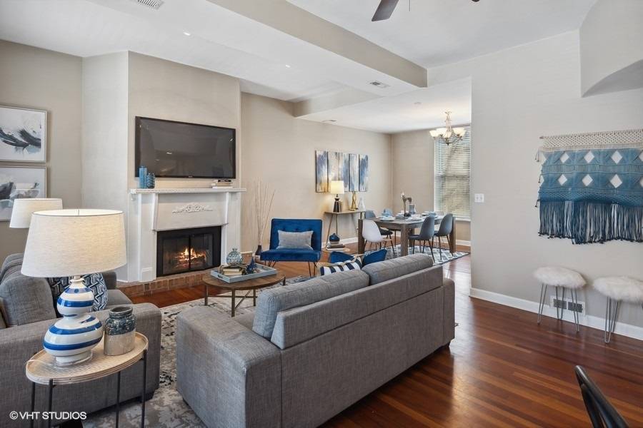Chicago, IL 60610,127 W MAPLE ST #2
