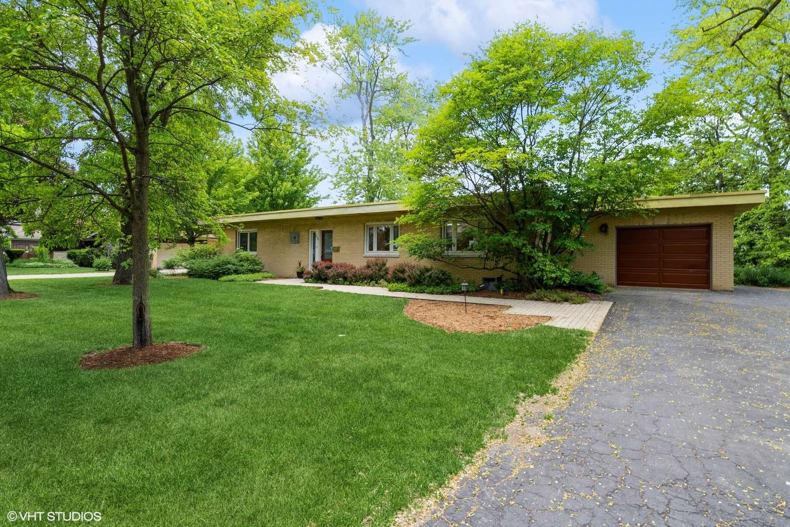 Glenview, IL 60025,930 Burton TER