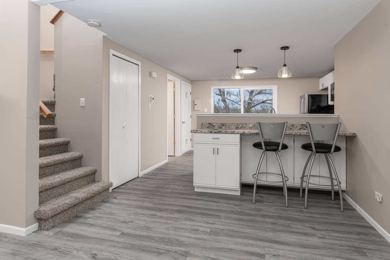 Round Lake Beach, IL 60073,419 Meadow Hill LN #2057