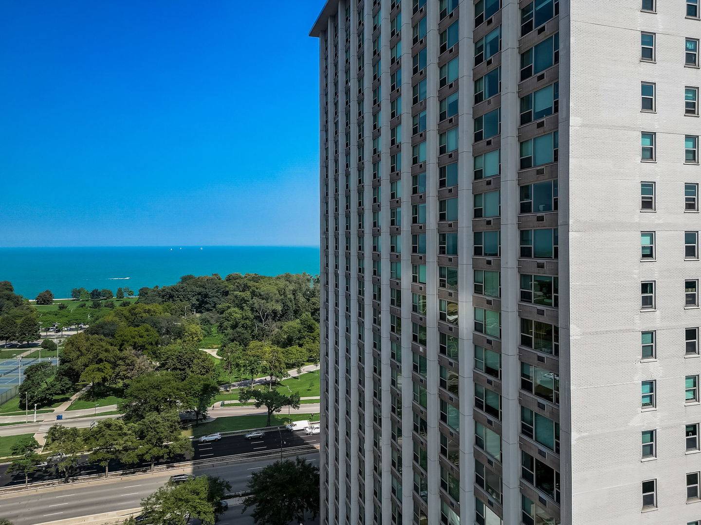 Chicago, IL 60613,3600 N Lake Shore DR #2412