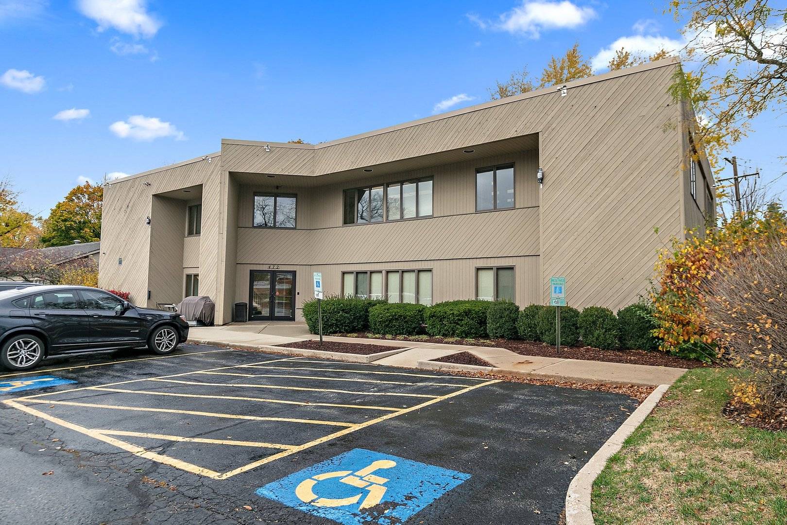 Elgin, IL 60123,472 N MCLEAN BLVD #201-202