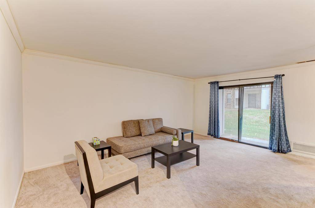 Woodridge, IL 60517,2275 Country Club DR #5
