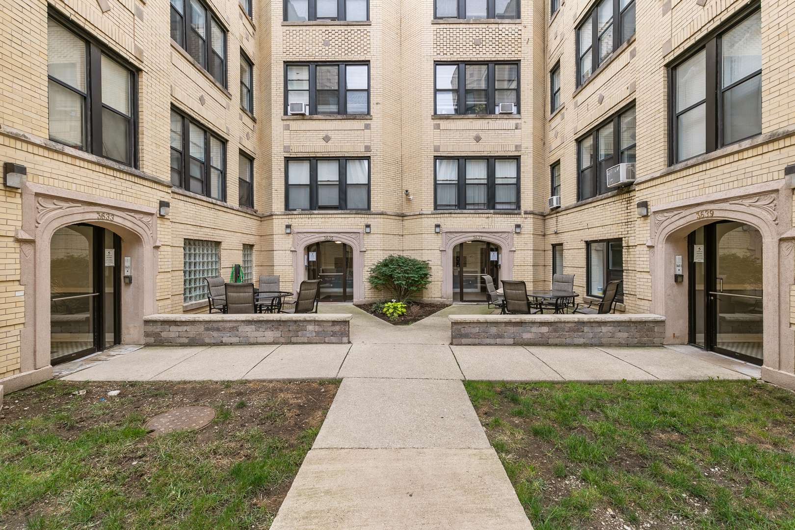 Chicago, IL 60647,3631 W Dickens AVE #1B