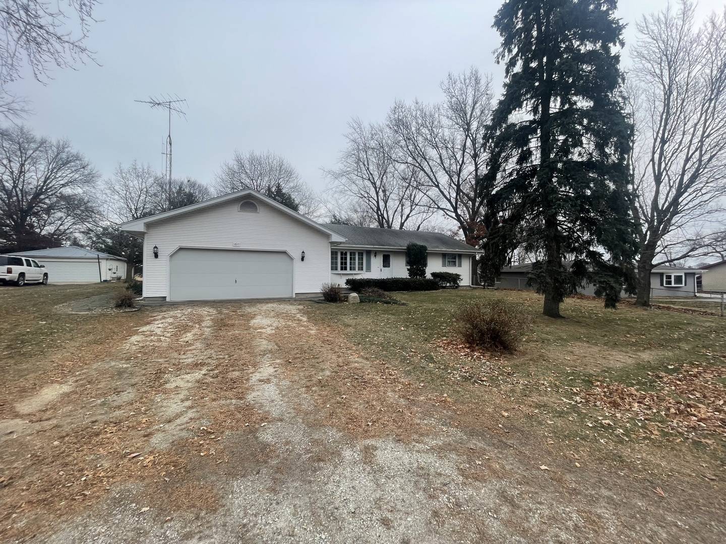 St. Anne, IL 60964,1611 Quail DR