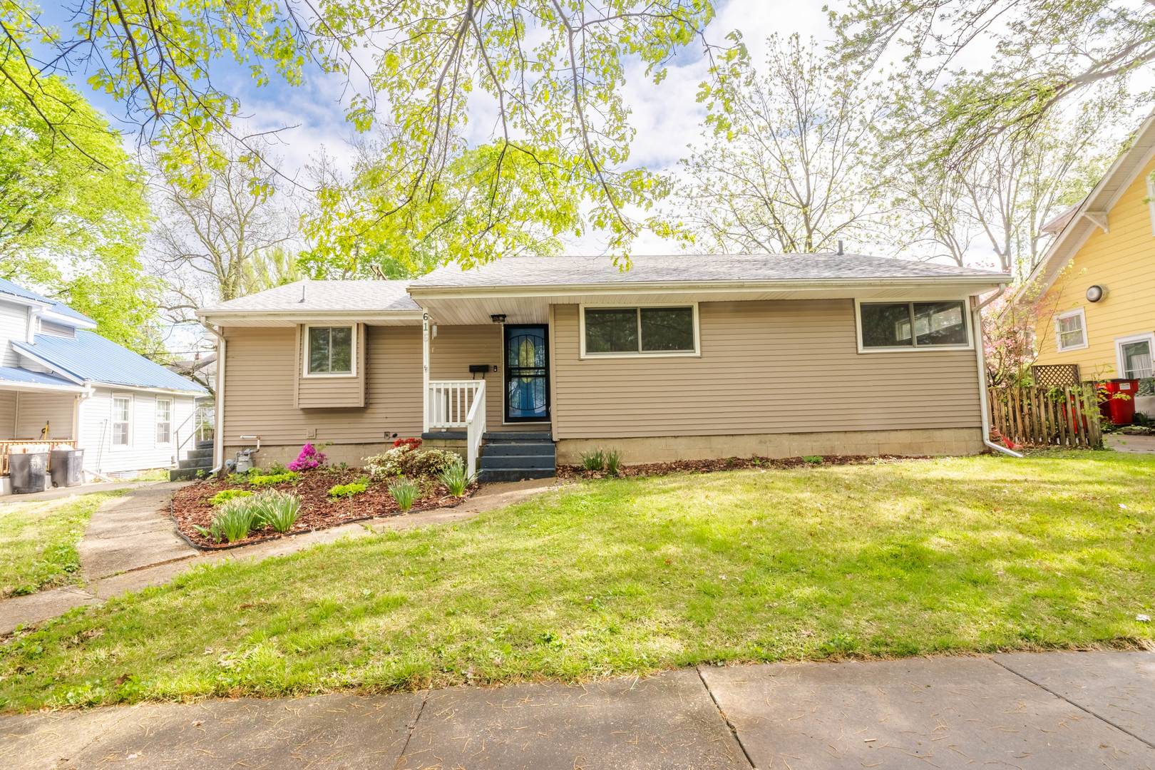 Champaign, IL 61820,615 W Union ST