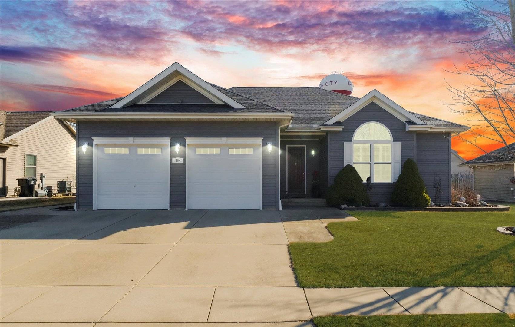 Gibson City, IL 60936,704 Falcon DR