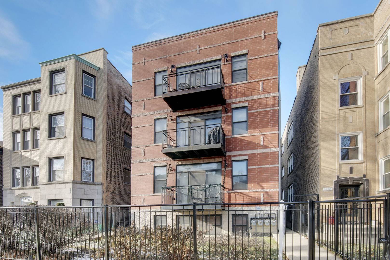 Chicago, IL 60645,6428 N Fairfield AVE #2W