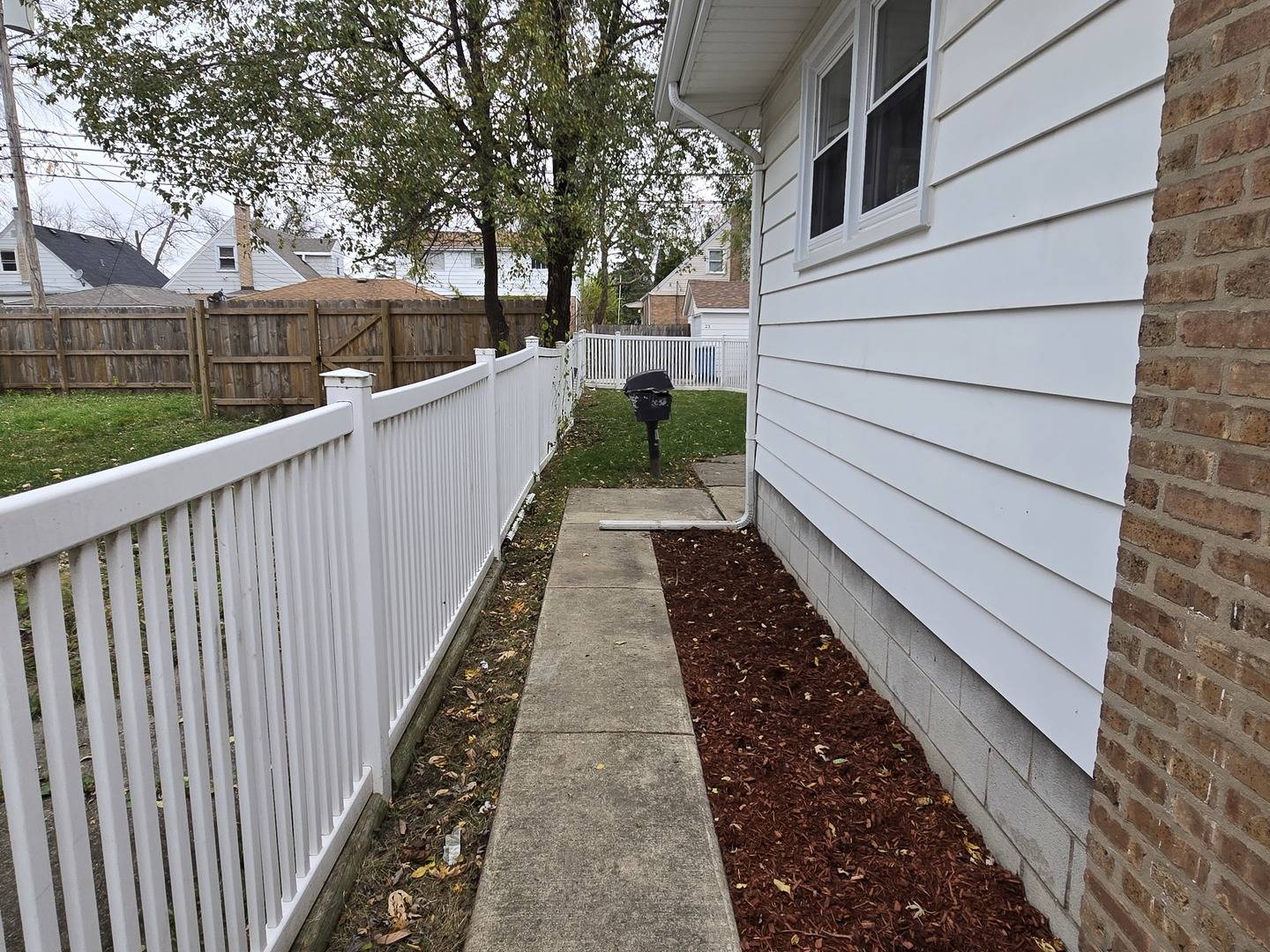 Calumet City, IL 60409,24 166th PL