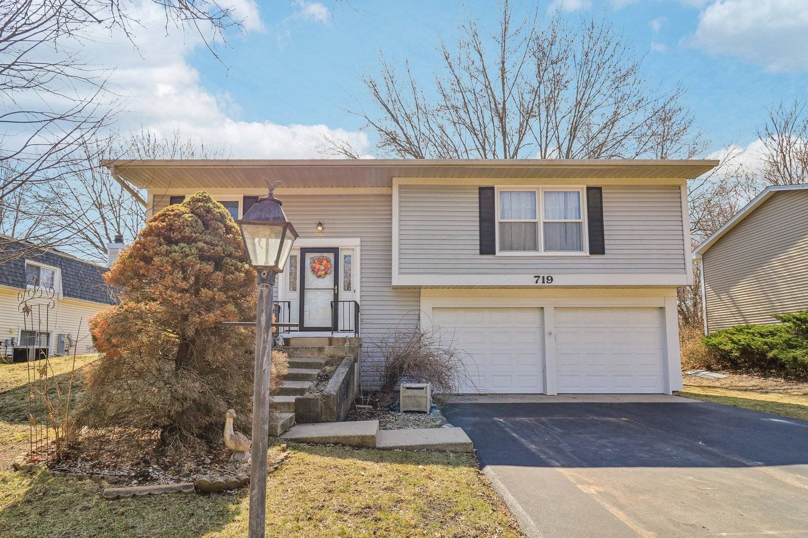 Cary, IL 60013,719 Manitou ST