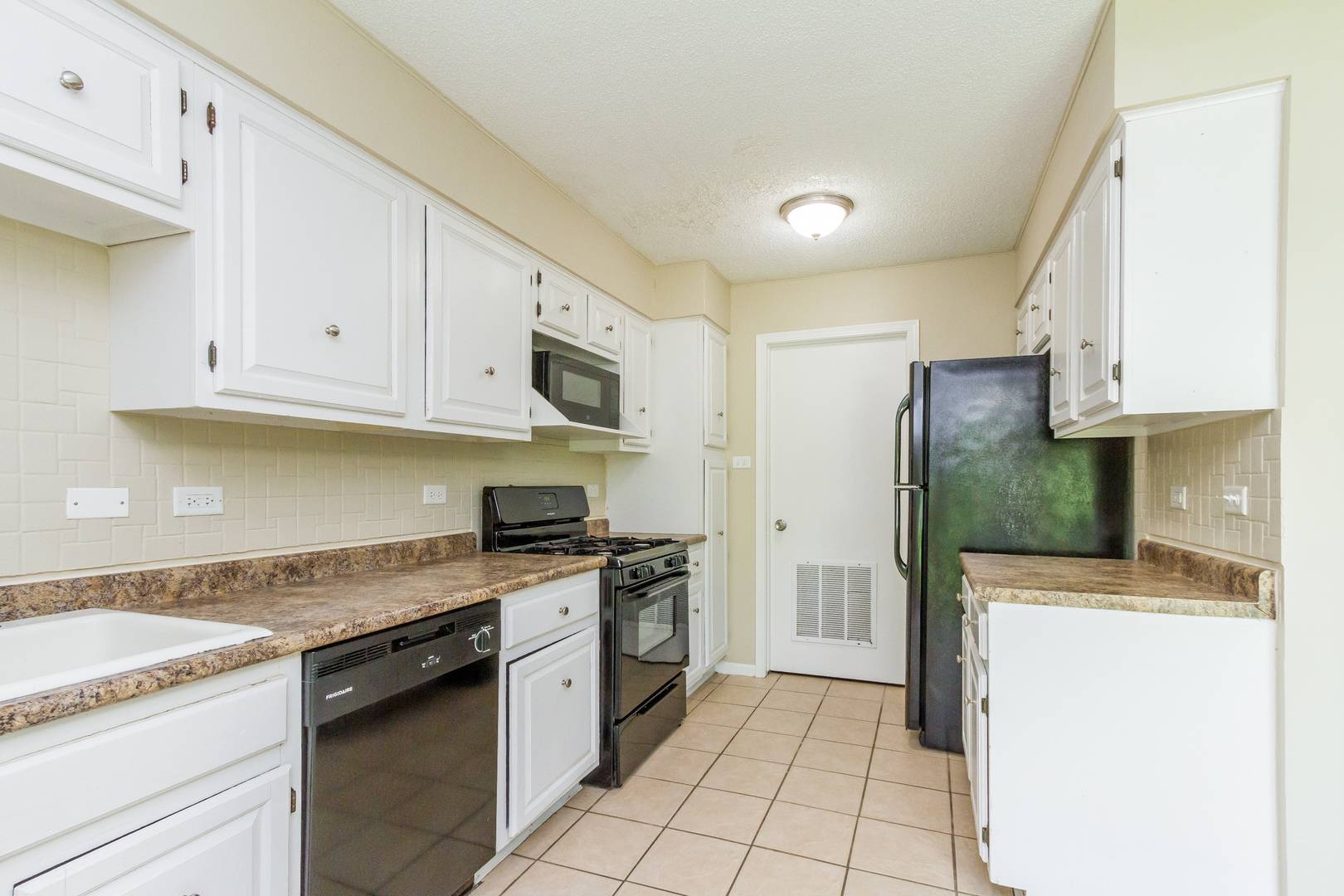 Matteson, IL 60443,5950 Woodgate DR