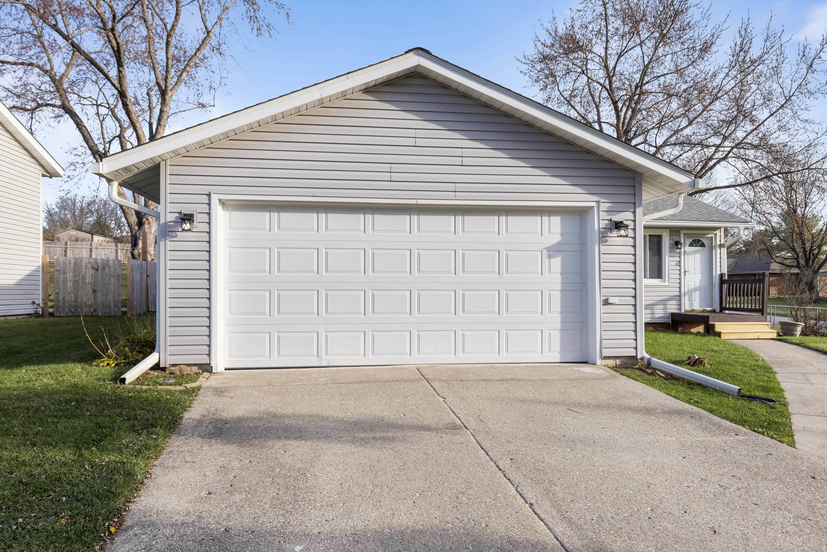 Loves Park, IL 61111,4207 APPLEWOOD LN